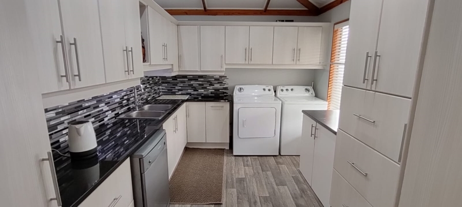 4 Bedroom Property for Sale in Stilbaai Wes Western Cape